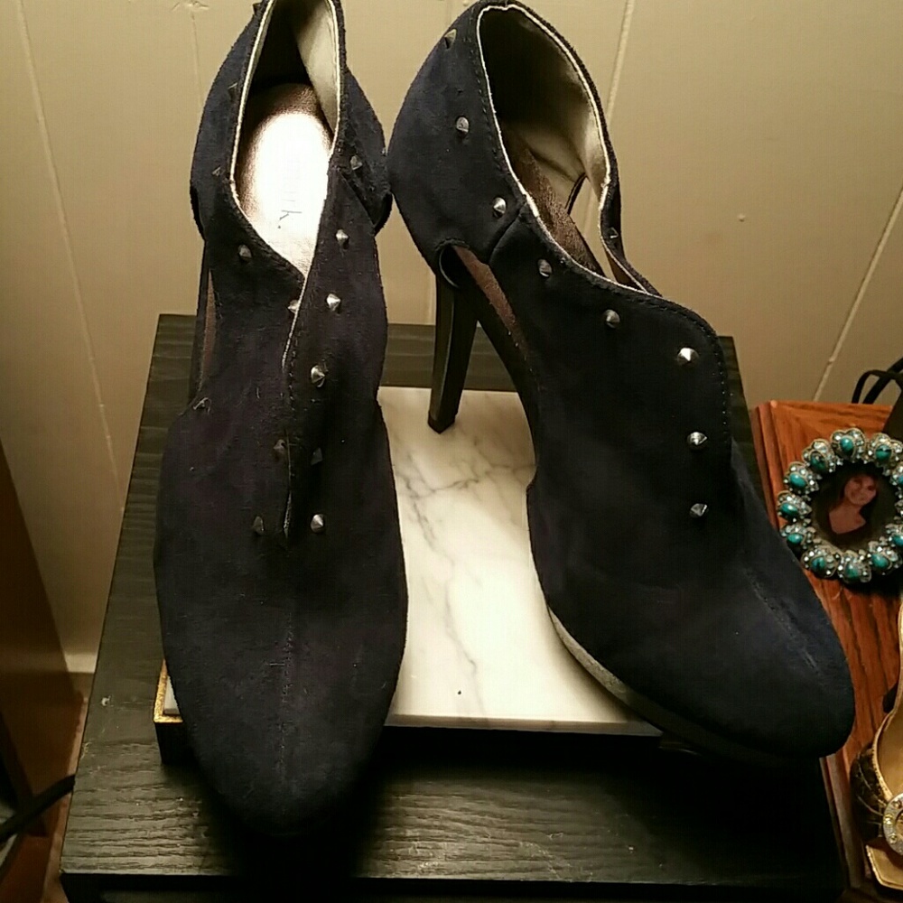 Mark blue shoes